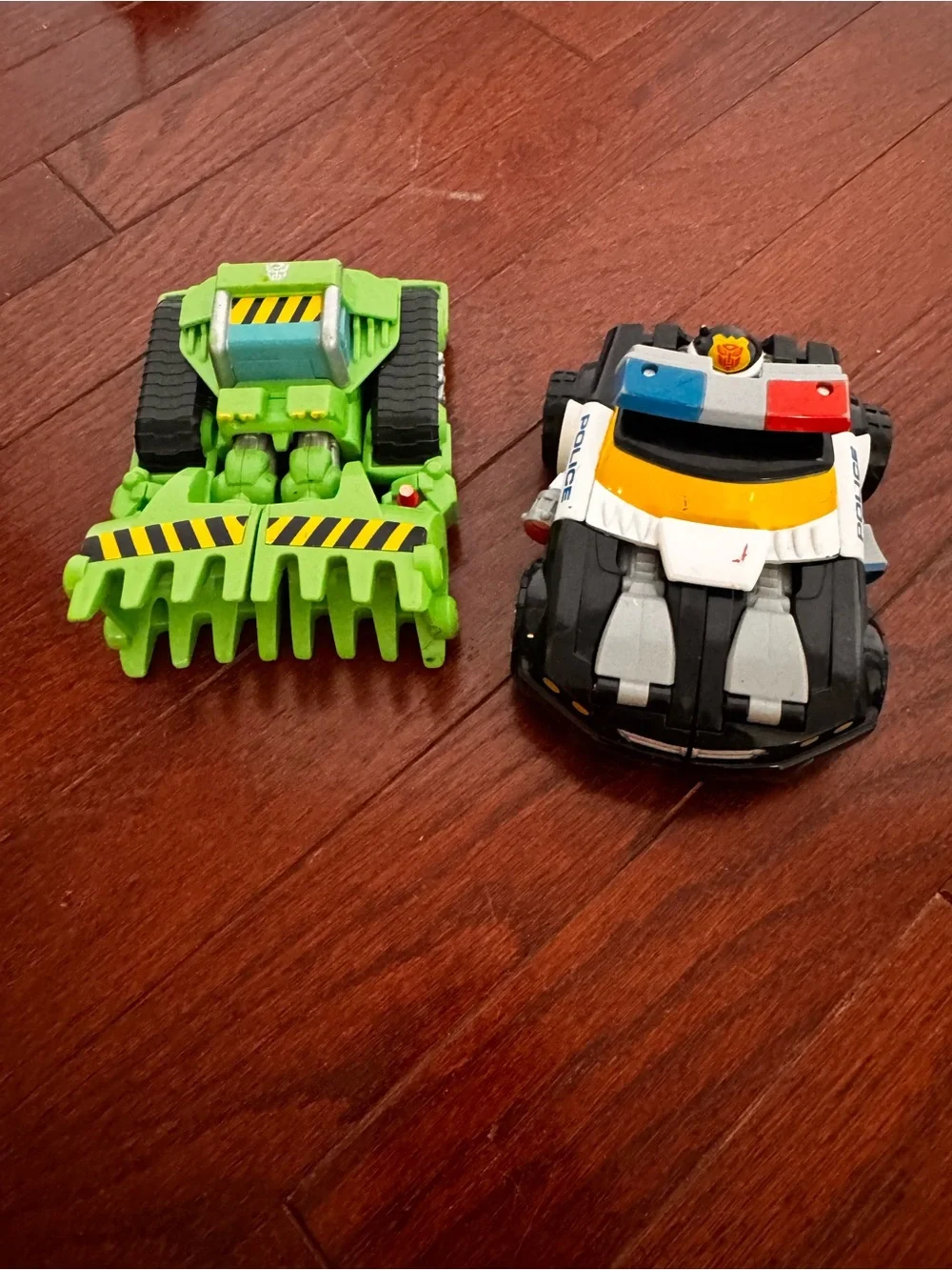 2 large helicopters and 2 transformers.